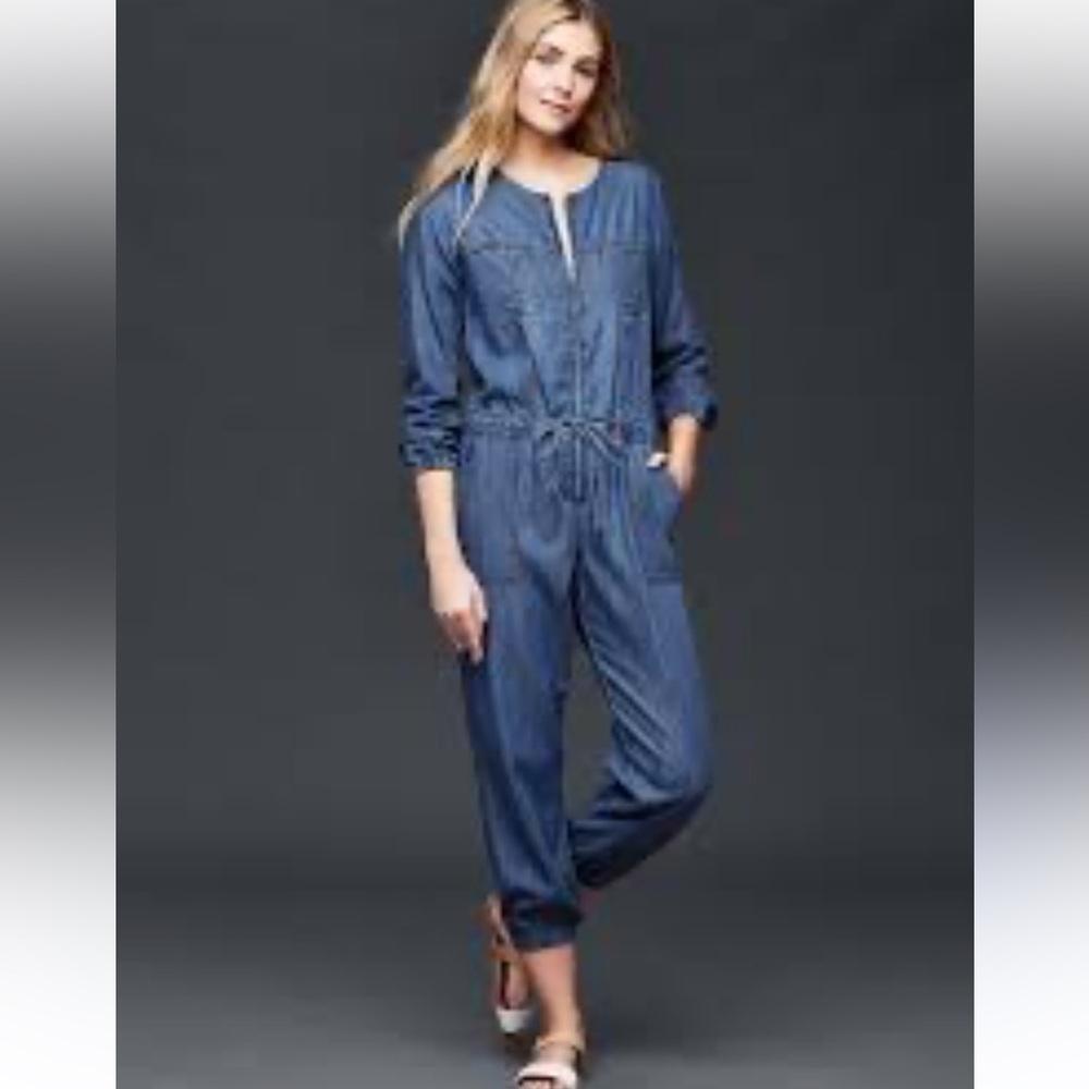 1969 Gap Women’s Denim Full Zip Jumpsuit. Size XS